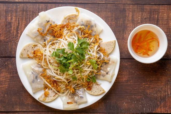 26. Steamed Rice Rolls / Bánh Cuốn /蒸粉卷